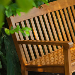 Bancs et coffres avec assises