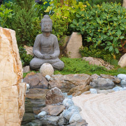 Statues, cadrans solaires et autres décorations