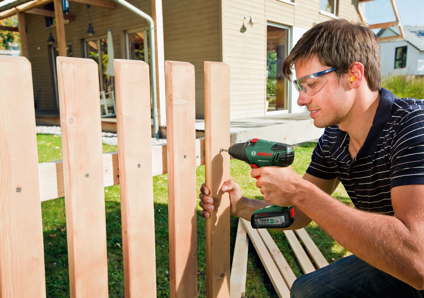 Pack Perceuse sans fil PSR 14,4 Li-2 + 39 ACC + Lampe PML Li + Adaptateur USB - BOSCH