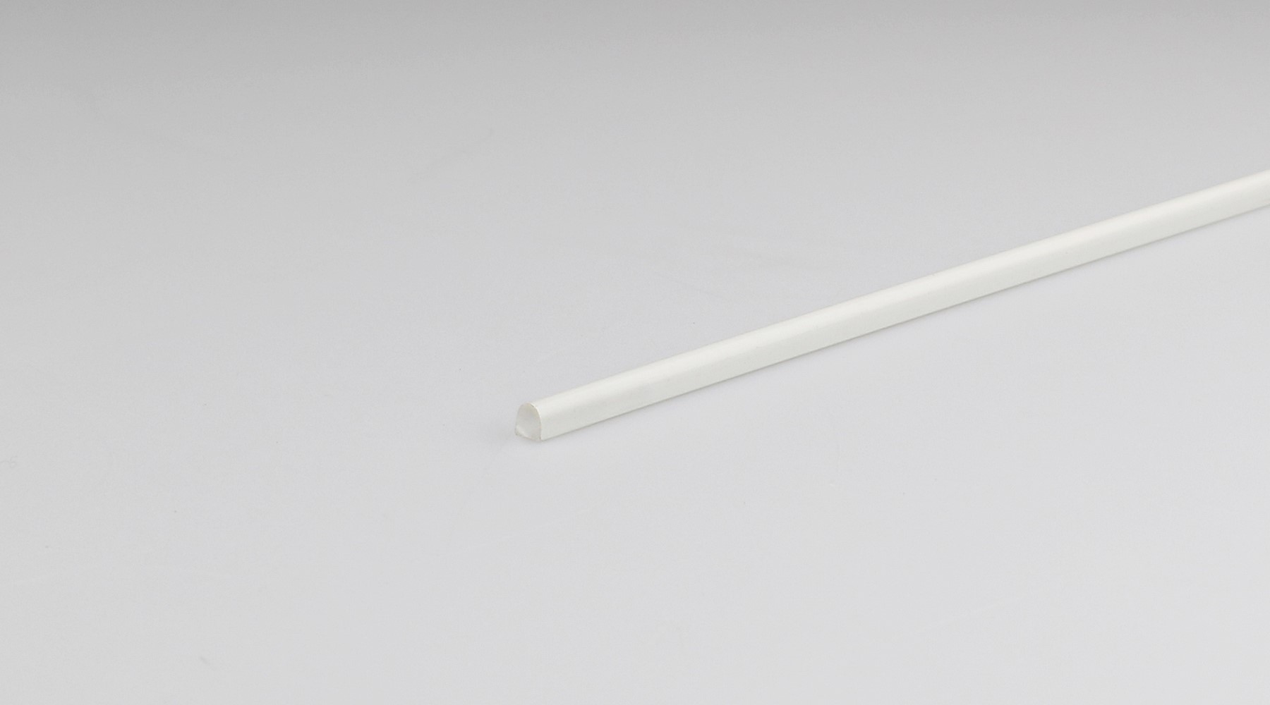 Profilé demi-lune blanc pvc rigide mm.4x4