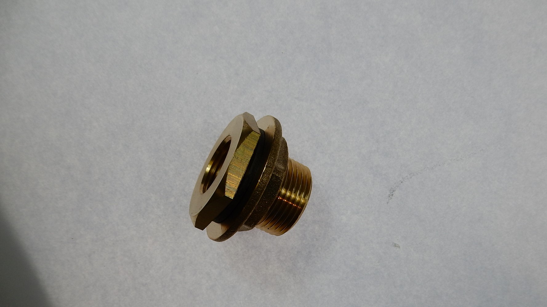 Traversée de cuve en laiton ø int 15x21 ext 20x27