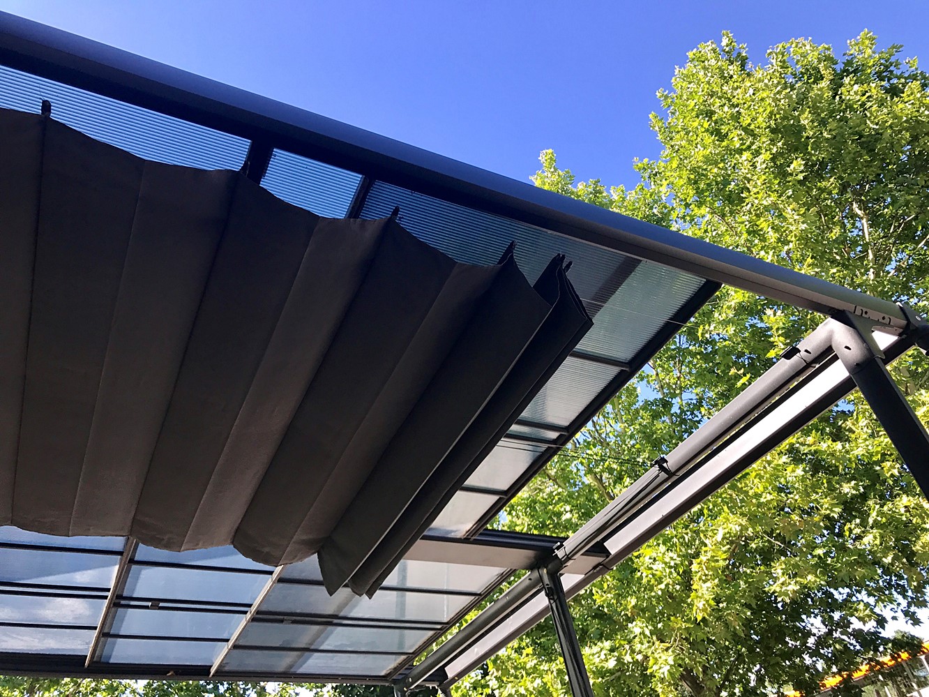 Sous rideau de toit pour pergola AZURA