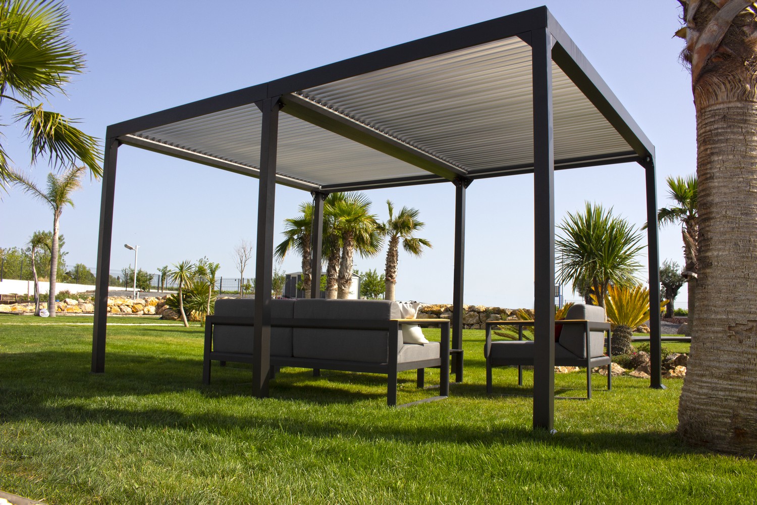 Pergola autoportante bioclimatique Gaia aluminium 3x4m - COULEURS DU MONDE