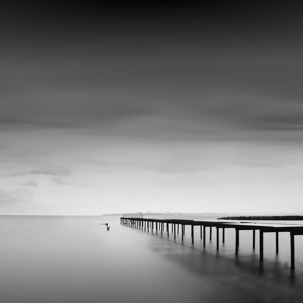 Impression sur verre Ponton sur la mer noir & blanc 45x45cm