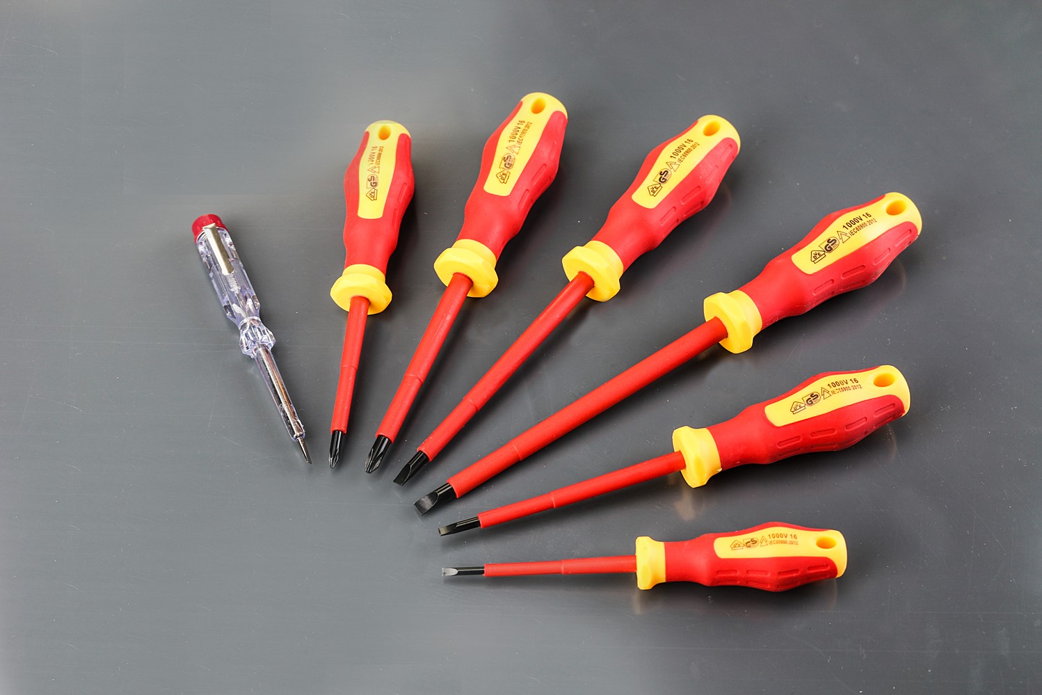 KIT DE 6 TOURNEVIS ISOLES