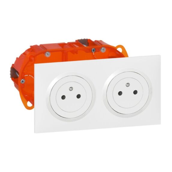 Kit double prise de courant 2P+T surface 16A précâblées Dooxie finition blanc - LEGRAND