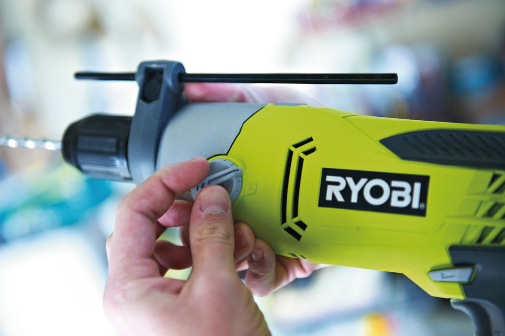 Perceuse à percussion 1010W + 40 accessoires offerts - RYOBI